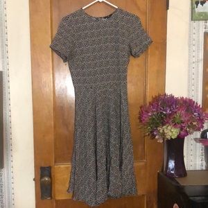 H&M’s size 6 dress